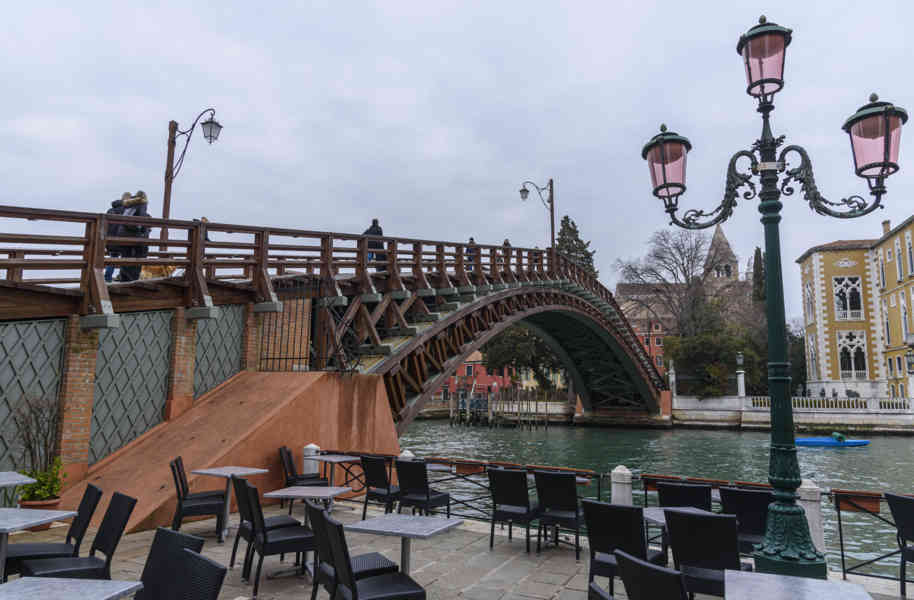 Italia - Venecia 169 - puente de la Academia.jpg